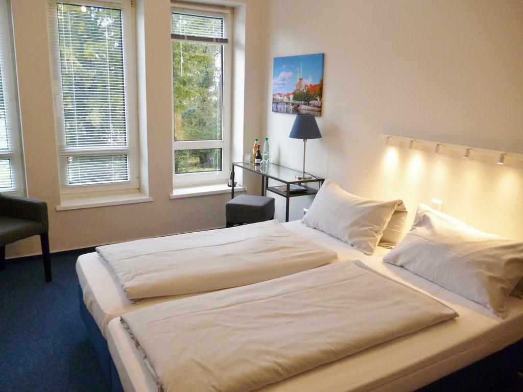 Hotel Am Muehlenteich ลูเบค ภายนอก รูปภาพ