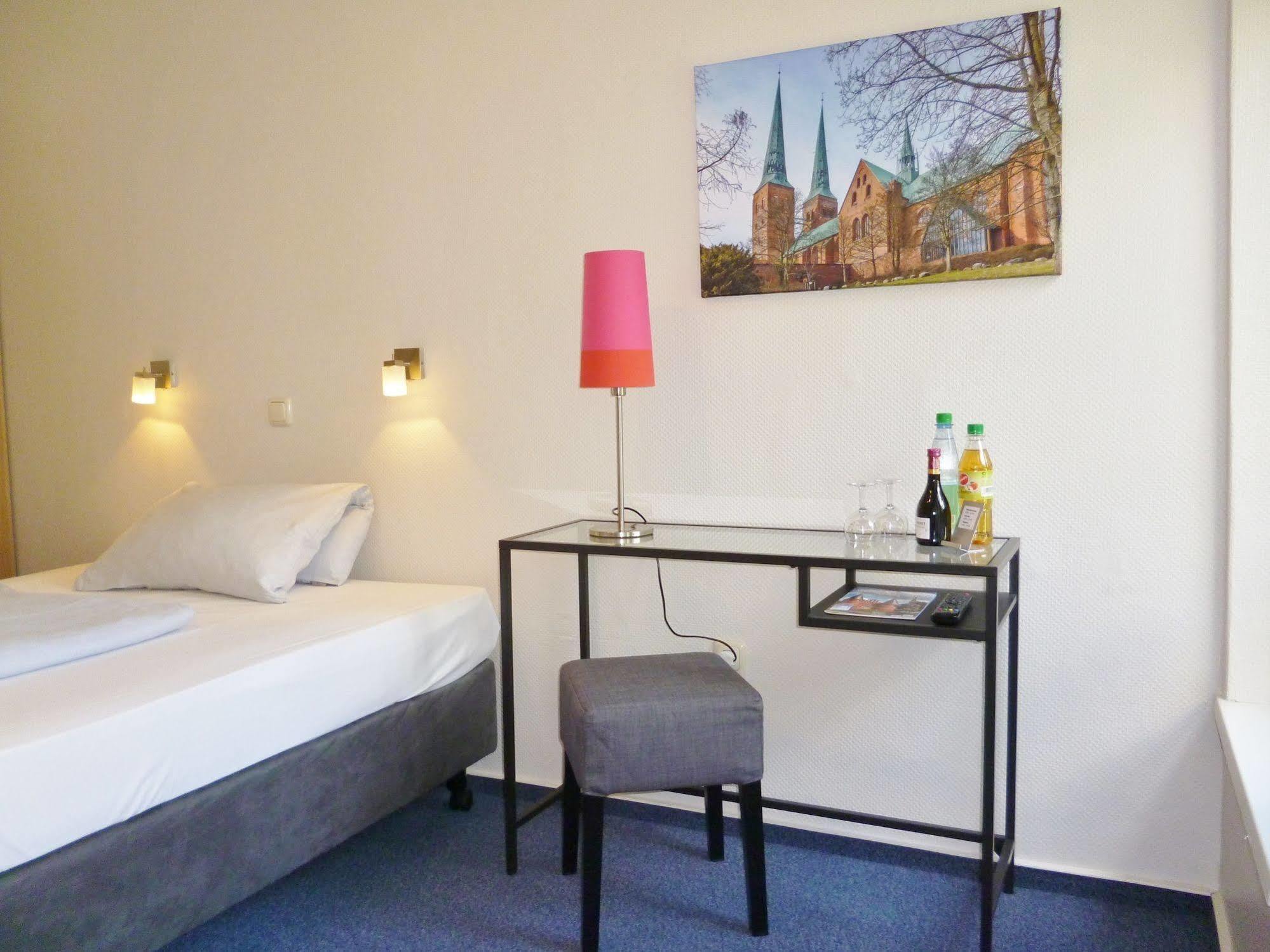 Hotel Am Muehlenteich ลูเบค ภายนอก รูปภาพ