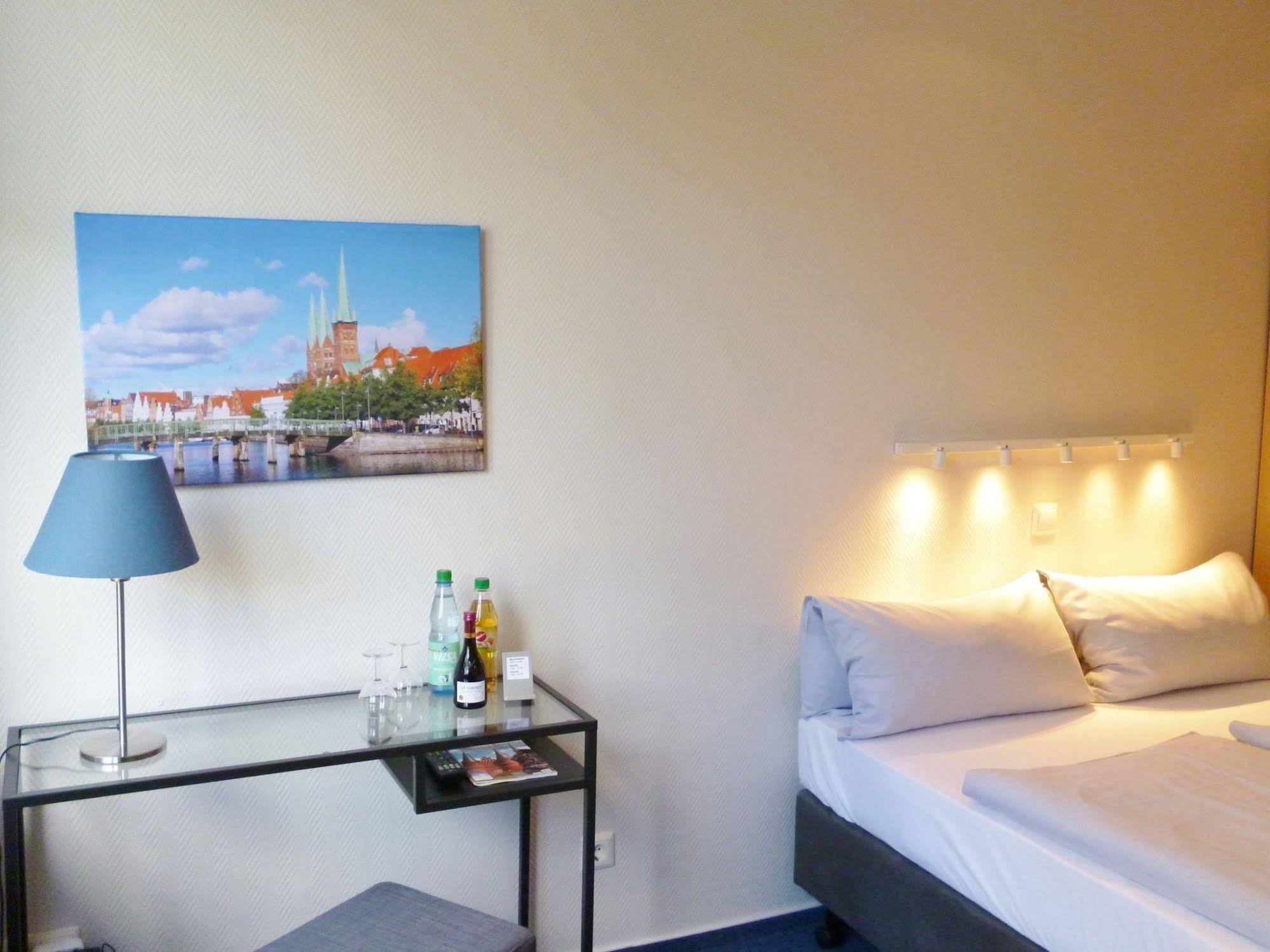 Hotel Am Muehlenteich ลูเบค ภายนอก รูปภาพ