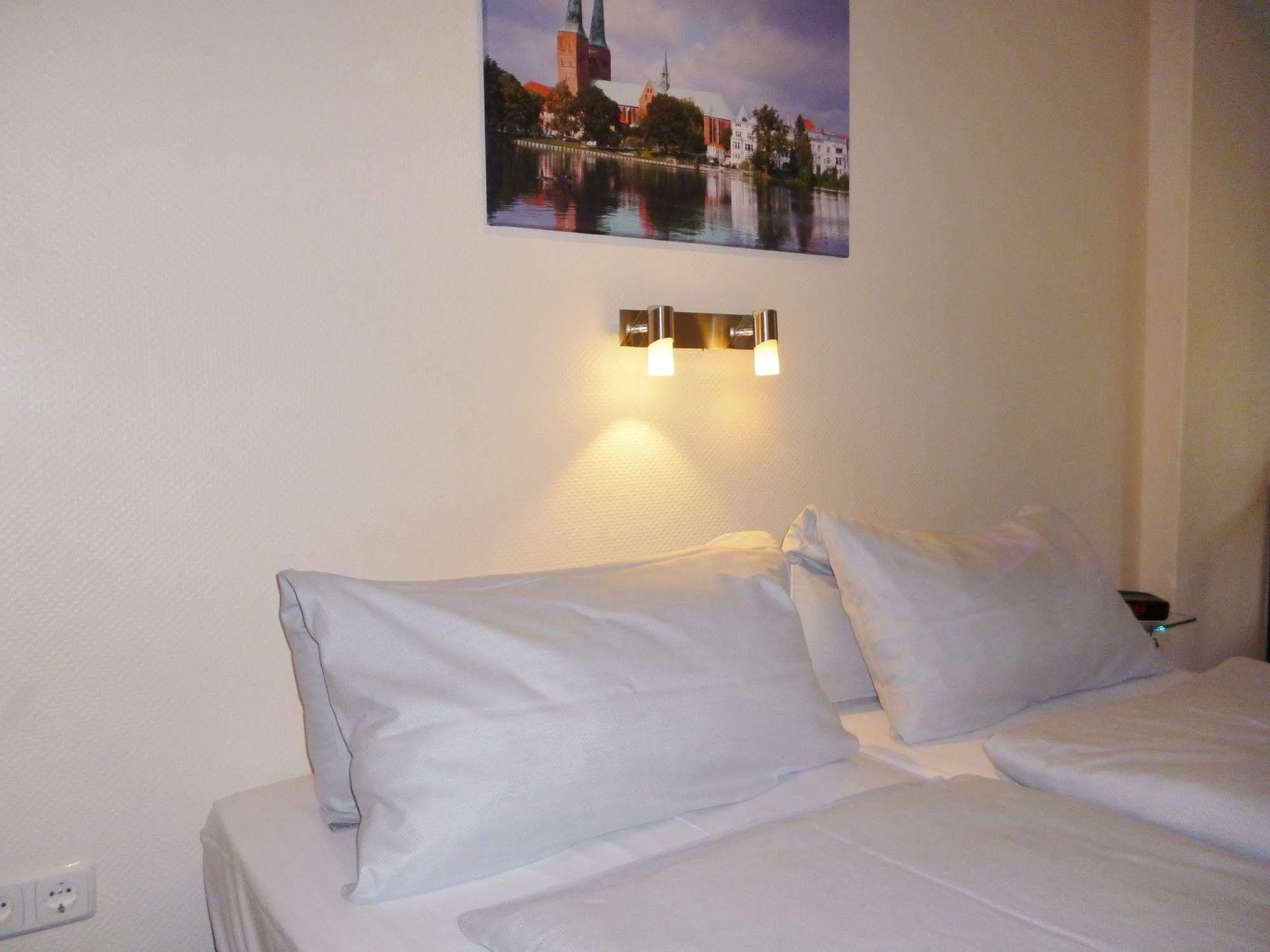 Hotel Am Muehlenteich ลูเบค ภายนอก รูปภาพ