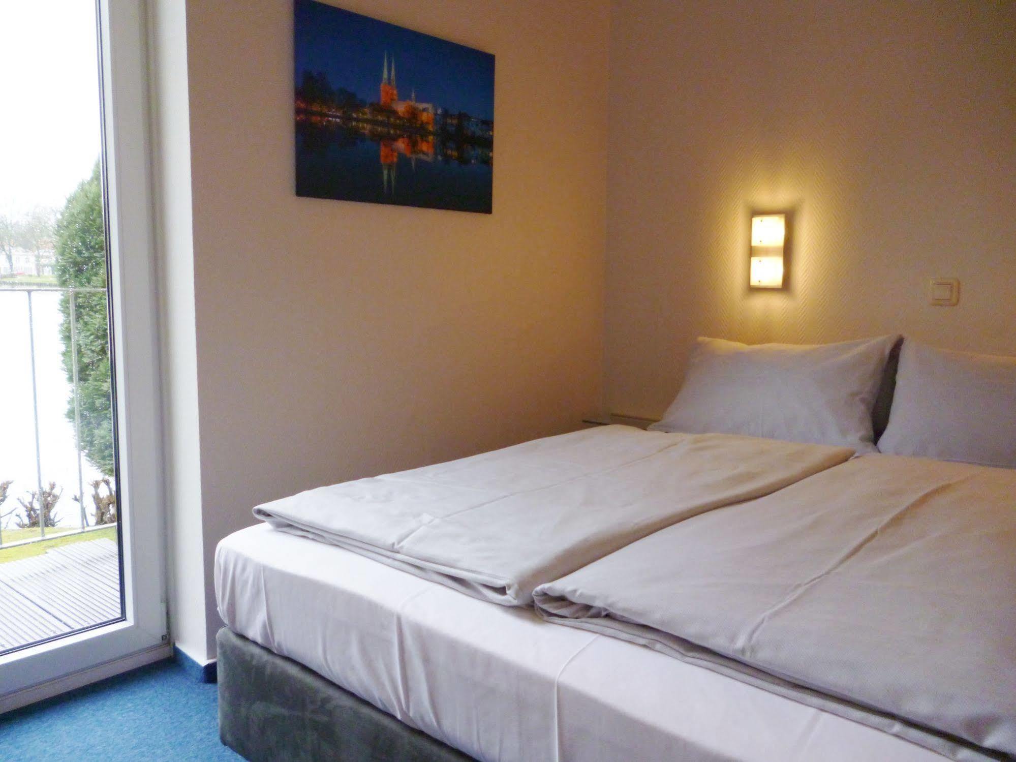 Hotel Am Muehlenteich ลูเบค ภายนอก รูปภาพ